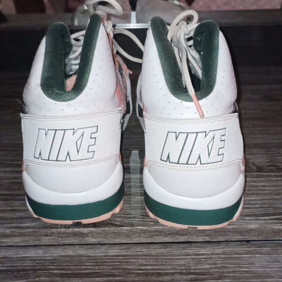 Nikes - Picture 2 of 3